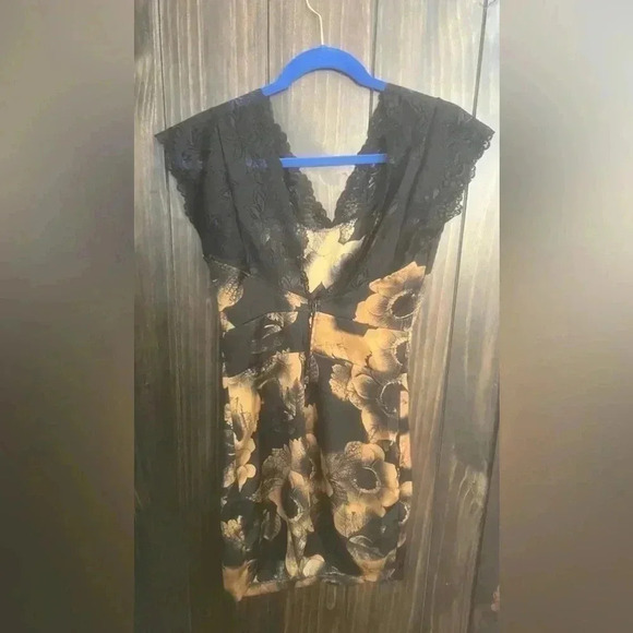 Y2K slip dress with lace trim and gold flower accents. Size Small. - Picture 4 of 8